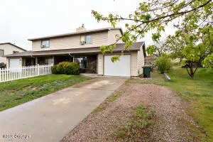 803 Trails Cir, Gillette, WY 82718