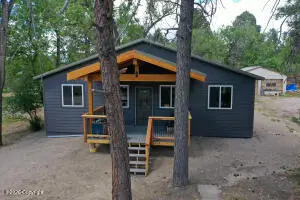 1113 6th St, Upton, WY 82730