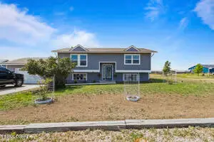 3326 Latigo Street, Newcastle, WY 82701