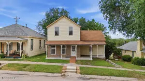 26 N Seneca Ave, Newcastle, WY 82701