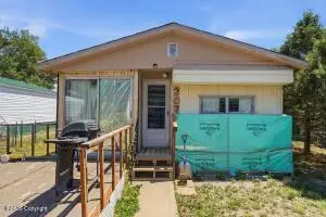 207 1st Ave, Newcastle, WY 82701