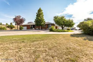 203 E Juniper Ln, Gillette, WY 82718