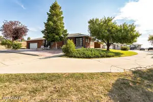 203 E Juniper Ln, Gillette, WY 82718 - #2