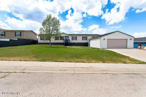 1305 Plumcreek Ave, Gillette, WY 82716