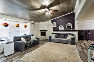 906 Richards Ave, Gillette, WY 82716