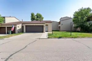 1039 Santee Dr, Gillette, WY 82716