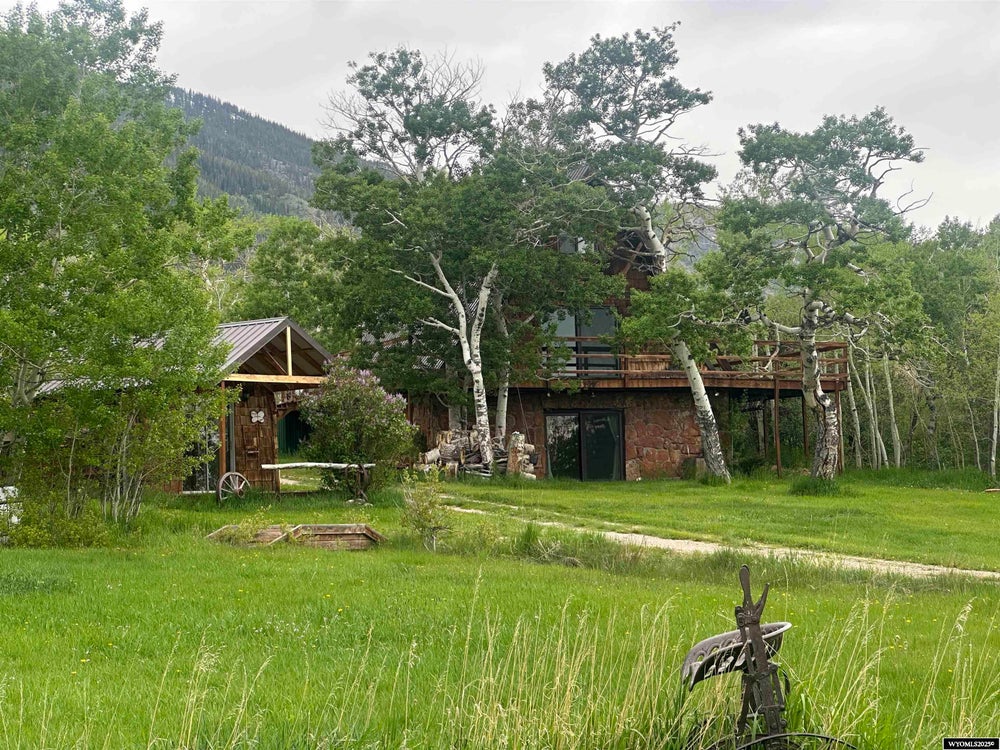 5 Mill Creek Road, Elk Mountain, WY 82324 ERA