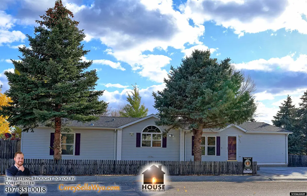 805 Erwin St, Douglas, WY 82633 - Image #1