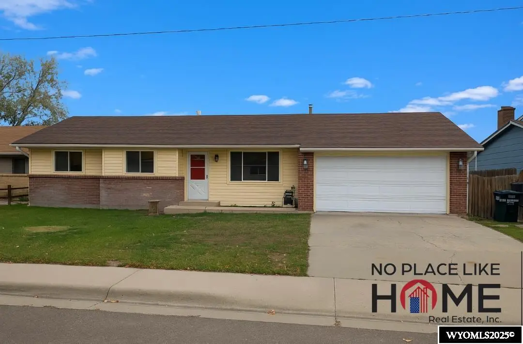154 Fort Laramie St., Glenrock, WY 82637 - Image #1