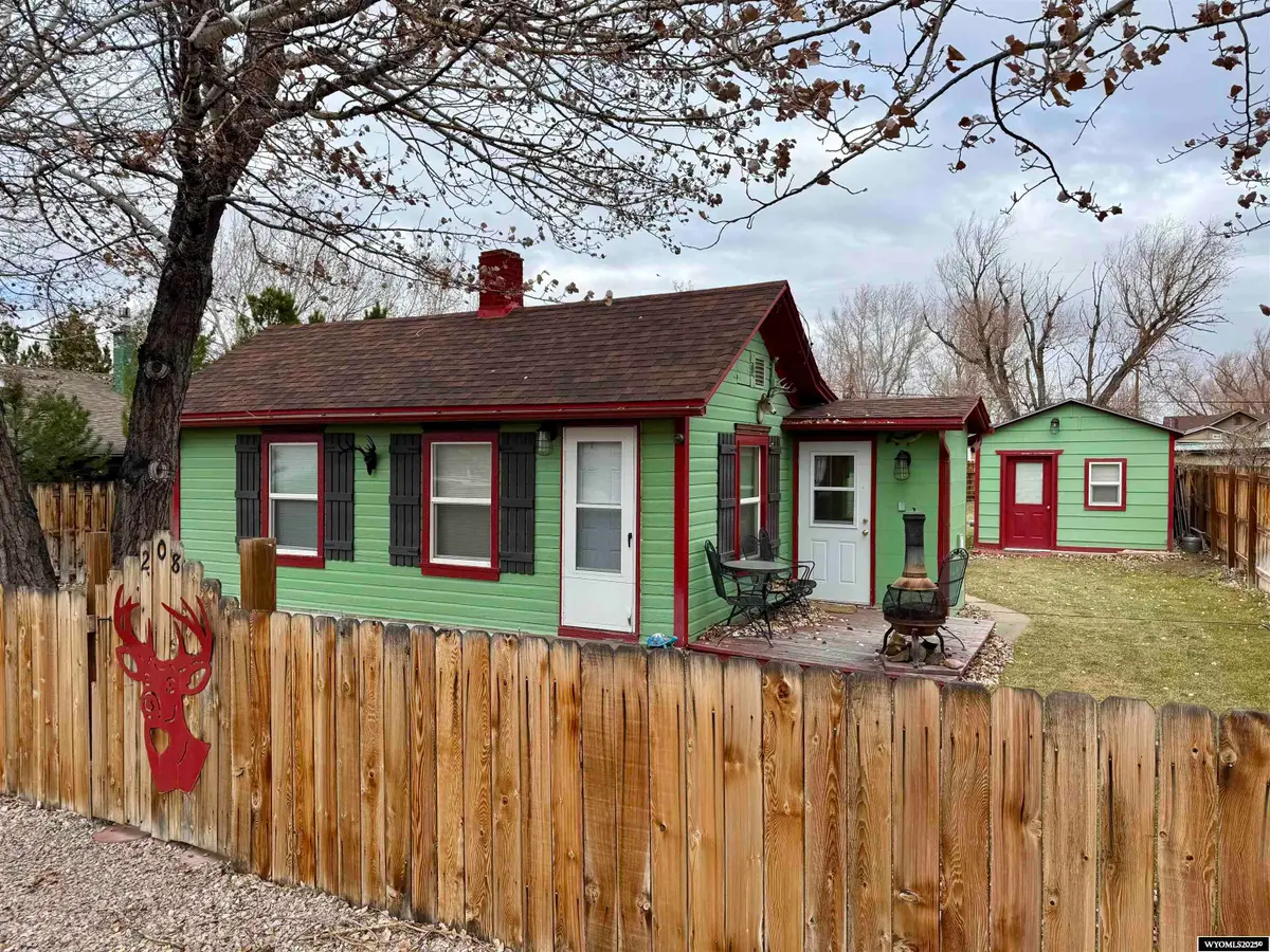 208 W Walnut Avenue, Saratoga, WY 82331 - Image #1