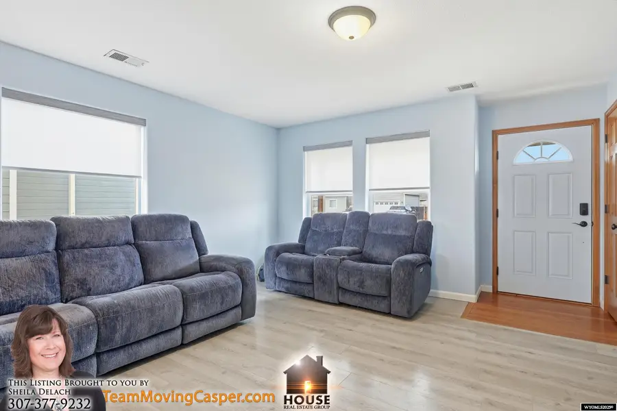 737 Reshaw Circle, Evansville, WY 82636 - Image #2