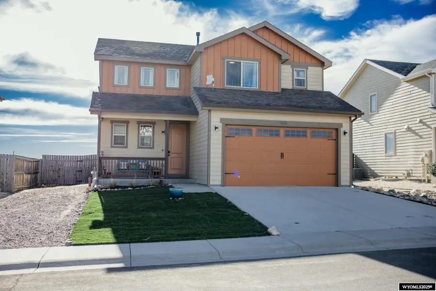935 Flicker St, Douglas, WY 82633 - #2