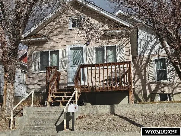 612 W Flaming Gorge Way, Green River, WY 82935