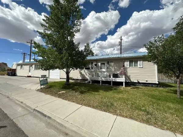 560 Hillcrest Way, Green River, WY 82935