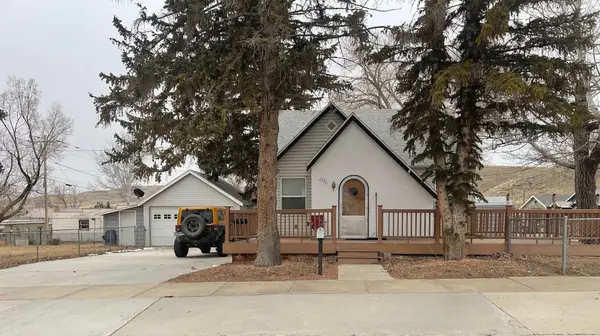 1120 W Maple Street, Rawlins, WY 82301-5208