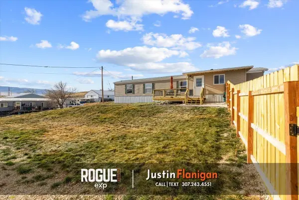 5277 W Buick, Mills, WY 82604