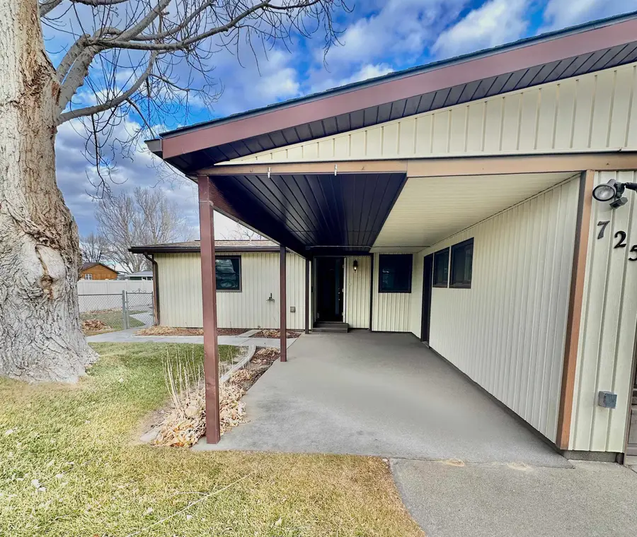 725 S 15th Street, Worland, WY 82401-4113 - #2