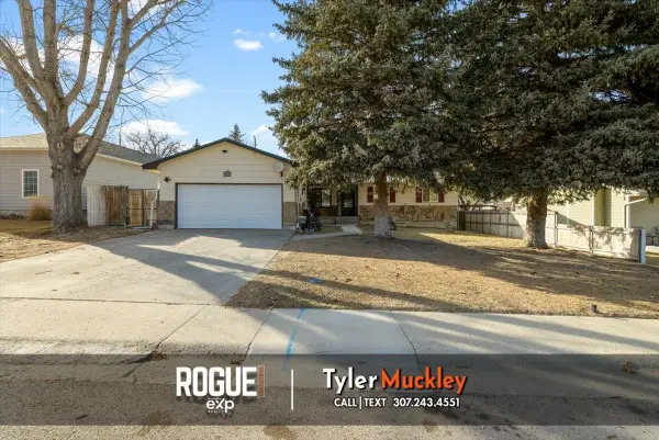 809 S First, Glenrock, WY 82637