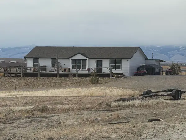 40 Lost Wells Butte Drive, Riverton, WY 82501