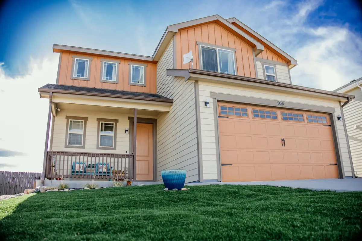 935 Flicker St, Douglas, WY 82633 - #1