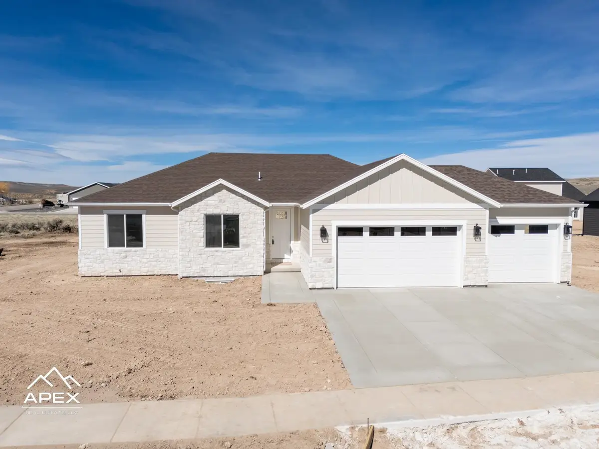 320 Ottley Dr, Evanston, WY 82930 - #1