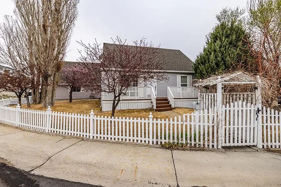 1915 S Carolina Dr, Green River, WY 82935-5705 - #2