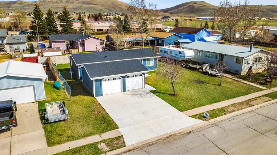 196 Lupine Dr, Evanston, WY 82930 - #3