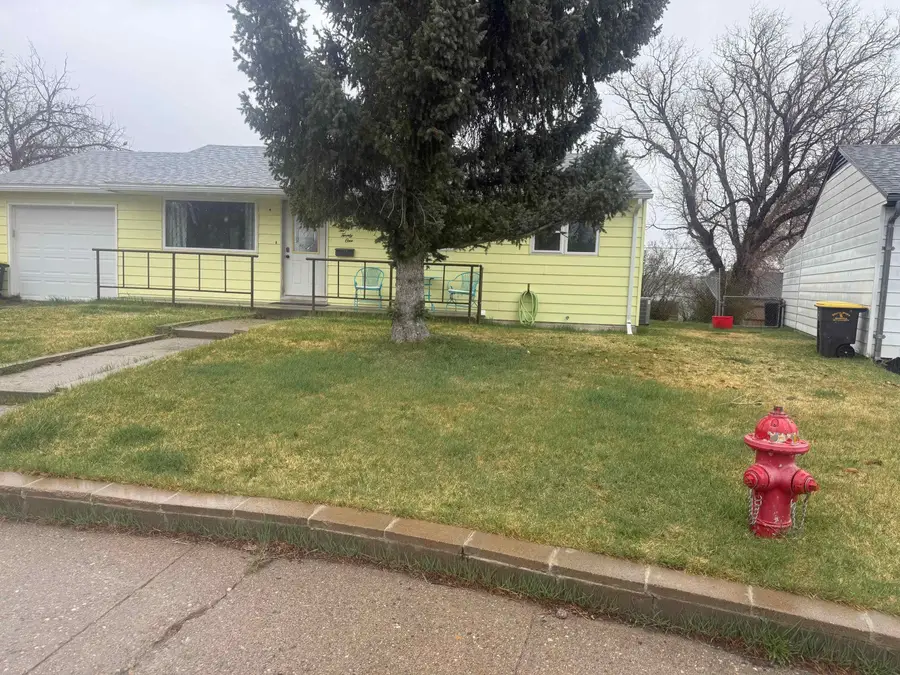 221 E Hugus Street, Rawlins, WY 82301 - #2