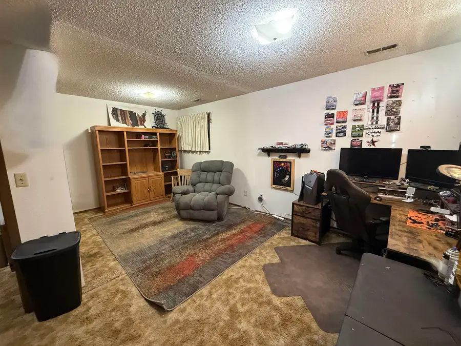 146 Barrett Avenue, Evanston, WY 82930 - #2