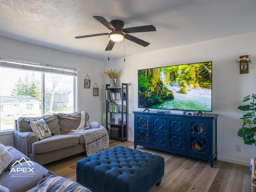 214 City View Dr, Evanston, WY 82930 - #2