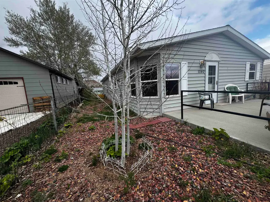 1040 Richards St, Thermopolis, WY 82443 - #2