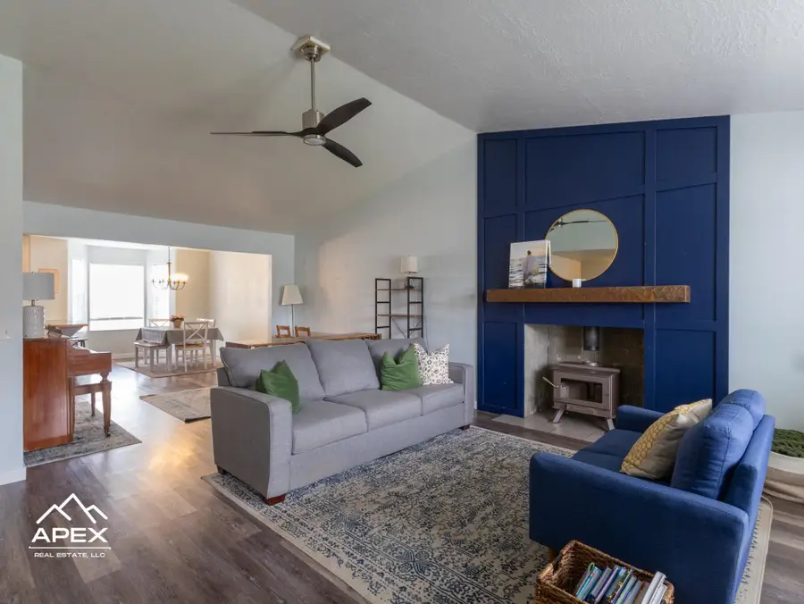 324 Emerson Avenue, Evanston, WY 82930 - #2