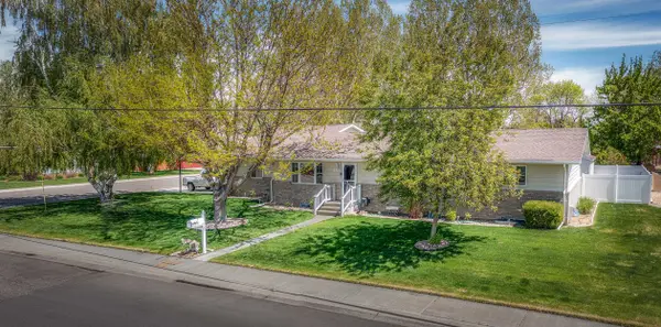 408 Hillcrest DR, Worland, WY 82401-9999