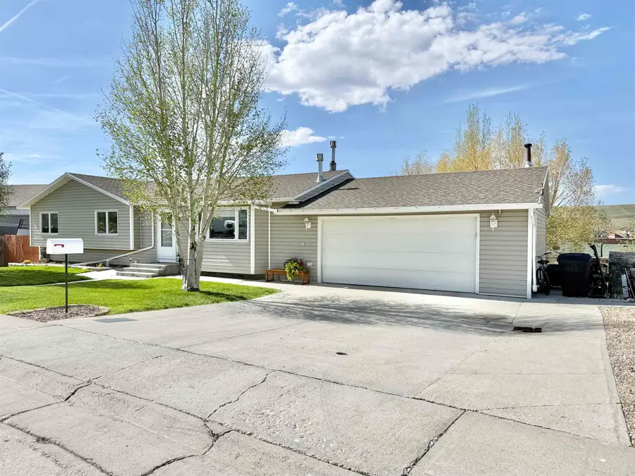1410 Coulson Ave, Kemmerer, WY 83101 - #3