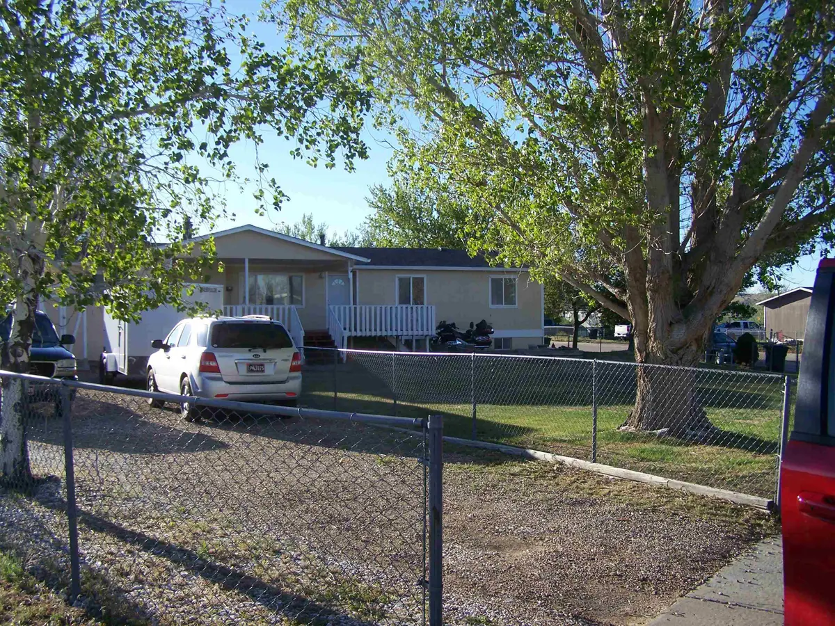 991 E Lookout Dr, Glenrock, WY 82637 - #1