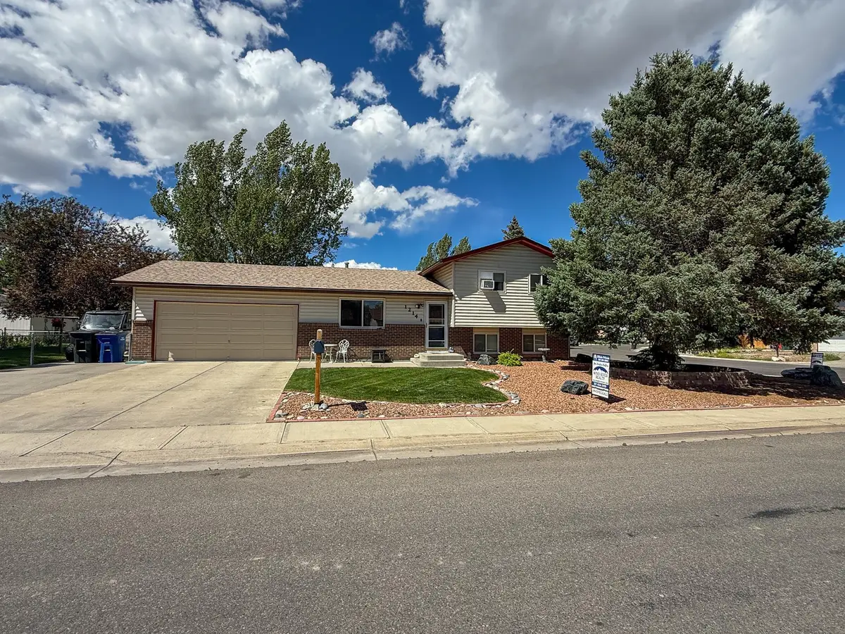 1214 E Sunset Drive, Riverton, WY 82501 - #1