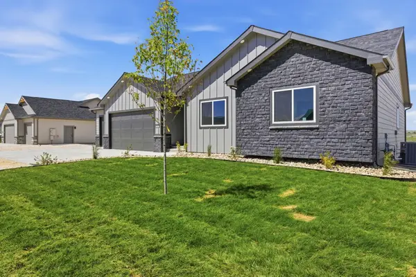 6570 Meadow Wind Way, Mills, WY 82604
