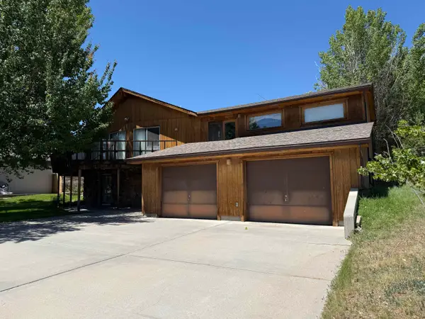 206 Sunset Avenue, Thermopolis, WY 82443