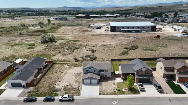 905 Flicker St, Douglas, WY 82633