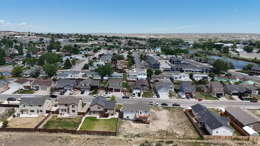 905 Flicker St, Douglas, WY 82633 - #3