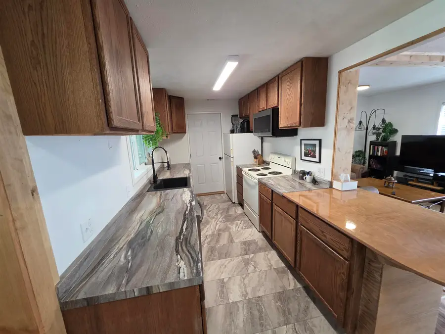 1021 E Roosevelt Avenue, Riverton, WY 82501 - #3