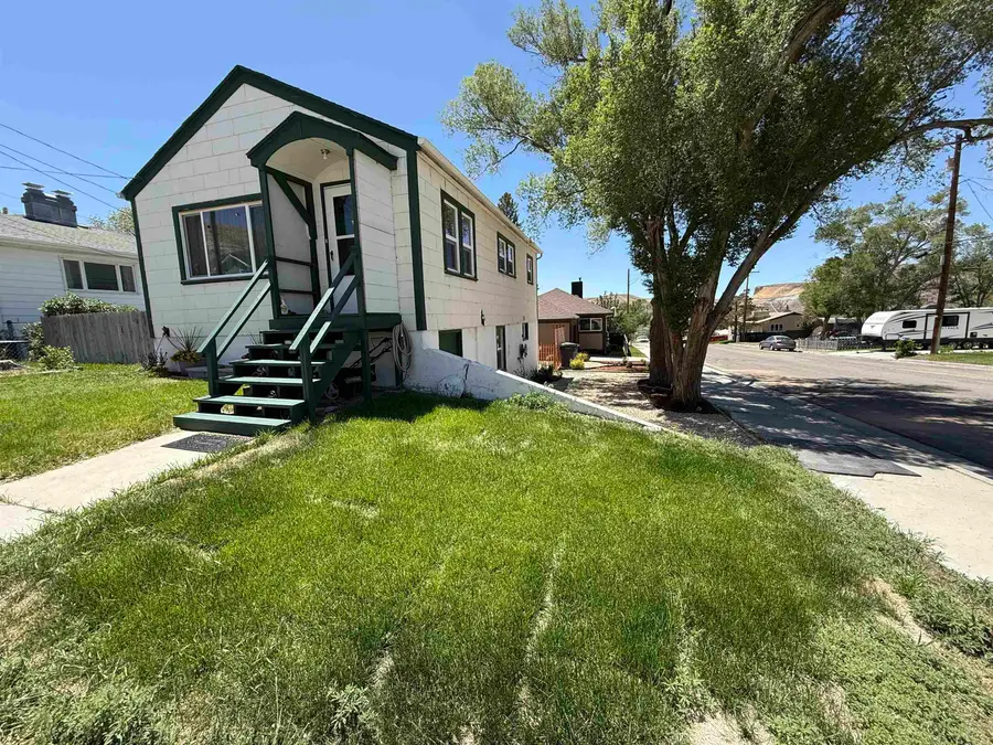 695 W 3rd North St, Green River, WY 82935 - #2