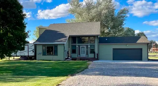 451 E. River Road, Thermopolis, WY 82443