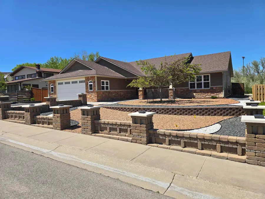 737 W Kendrick Street, Rawlins, WY 82301 - #2