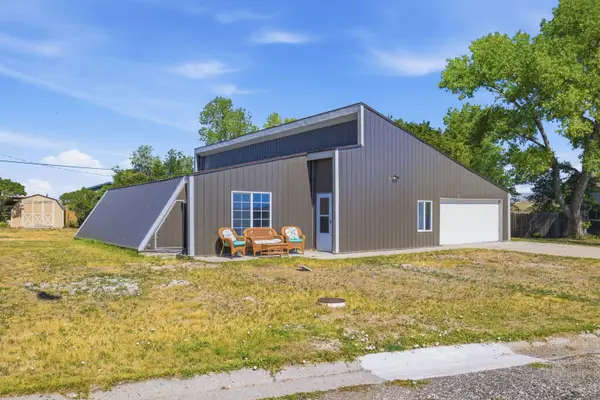 526 N Warren Avenue, Glendo, WY 82213