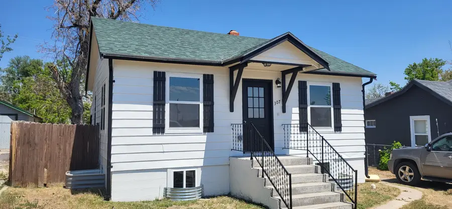 307 E Walnut St, Rawlins, WY 82301 - #2