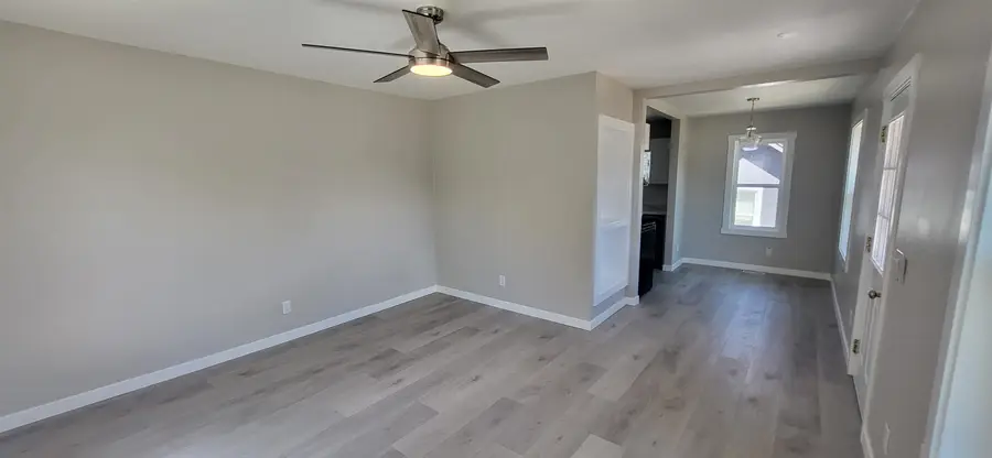 307 E Walnut St, Rawlins, WY 82301 - #3