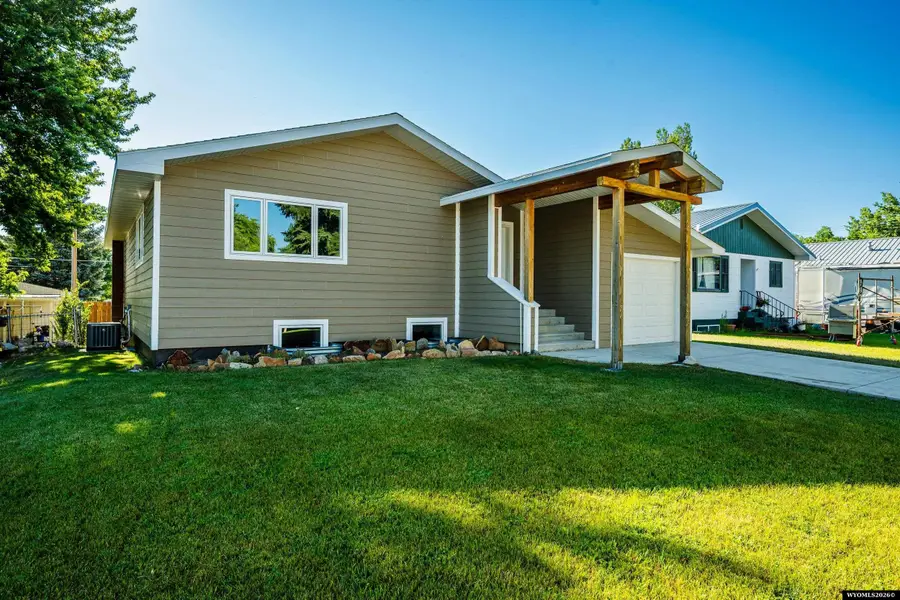 735 N Carrington Avenue, Buffalo, WY 82834-1729 - #2