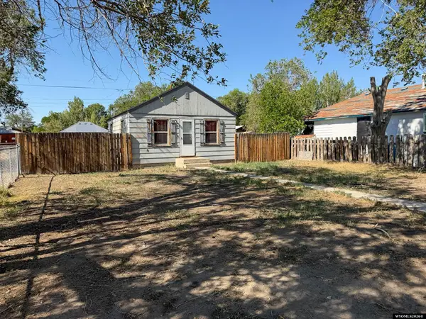 906 E Jackson Avenue, Riverton, WY 82501