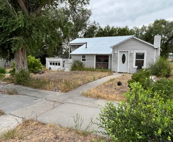616 S 1st St, Riverton, WY 82501